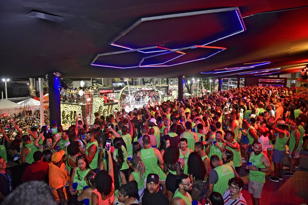 Camarote Ondina, foto do pÃºblico curtindo o espaÃ§o no domingo (11)